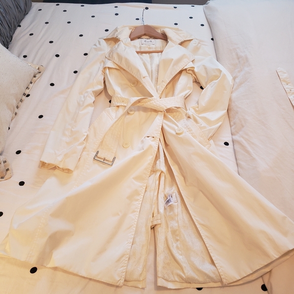 Off white trench coat - Picture 1 of 7